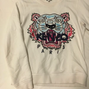 Kenzo tröja  - Kenzo tröja i storlek S. Skriv privat för mer information eller frågor💗 
