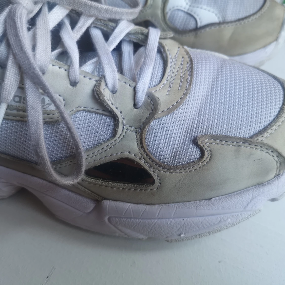 Adidas Falcon vit/beige strl 38 - 90