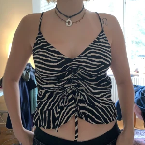 Sött zebra linne - Snyggt kort linne i zebramönster, frakt 44kr, bra skick