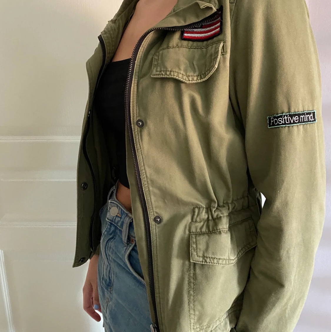 Militärgrön denimjacka med detaljer - 90