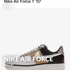 NIKE AIR FORCE  - säljer ett par helt nya Nike Air Force i unika och neutrala färger. Kartong medföljer då dom är helt nya och oanvända 