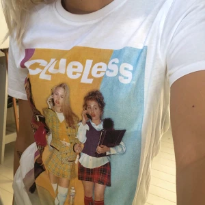 Clueless t-shirt - T-shirt med Clueless tryck!★ frakt 25kr , buda i kommentarerna (avslutas ikväll 23.00)  högsta bud 100kr SÅLD