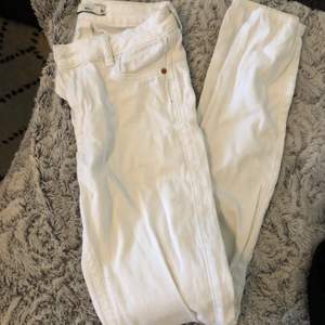 Vita jeans från Gina, knappt använda