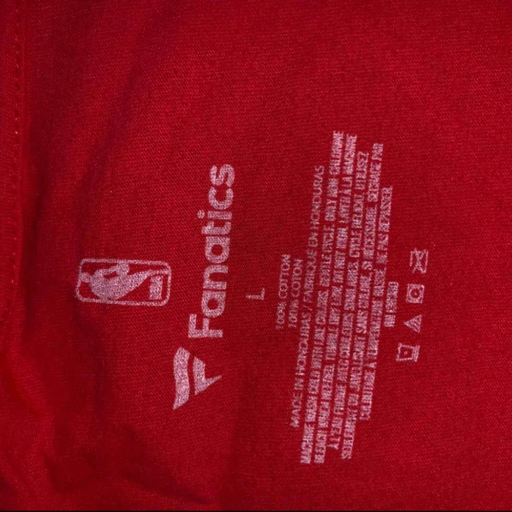 Chicago bulls tröja köpt på NBA store i New York oanvänd bara testad  Köparen står för frakten. T-shirts.