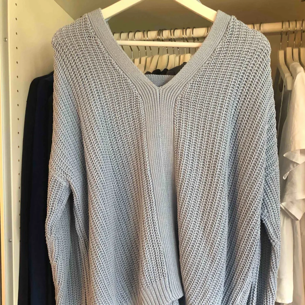 Köpte denna tröja på Gina för två år sedan för ca 100kr, använd max 3 gånger, köparen står för frakten eller kan mötas i Göteborg ⭐️. Stickat.