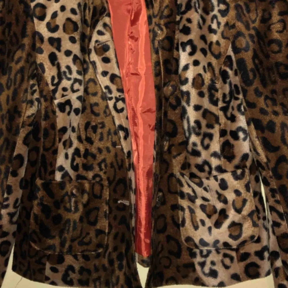 Vintage leopard print velour jacket. For spring. . Jackor.