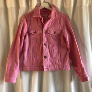  - Rosa jeansjacka från HM i superfint skick! 