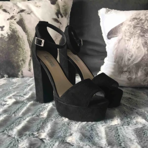  - Strl 38, bra skick. Har använt bara en gång 🤦🏻‍♀️