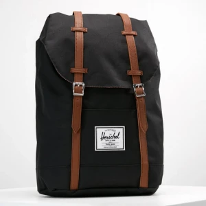  - En jättefin ryggsäck från Herschel. Väskan är i mycket gott skick, använd ett fåtal ggr. Nypris: 899 :-