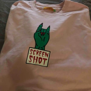  - Ball T-shirt i samma modell o storlek men den andra jag säljer! Säljer massa andra fina saker mm. Paketpris kan fixas