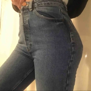  -  Denim Mom jeans blåa aldrig använda  Säljs pga av för små för mig   