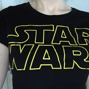  - Star Wars tröja köpt på Sci-fi mässa. Mycket fint skick! Möts upp i Örebro (eller Katrineholm där jag är med jämna mellanrum) eller skickas men då står köparen för frakten.