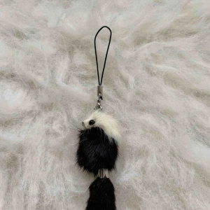  - hängsmycke, finns i Odenplan Stockholm, 10kr för porto.