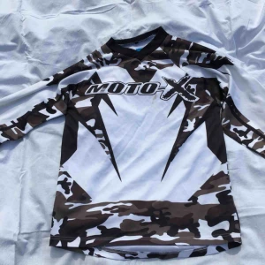  - Crosströja från biltema Fläck på framsidan