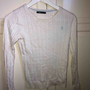  - Kabelstickad tröja från Gina Tricot.