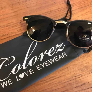  - Club Master modell. Nya, svarta och skickar med en solglasögon påse.