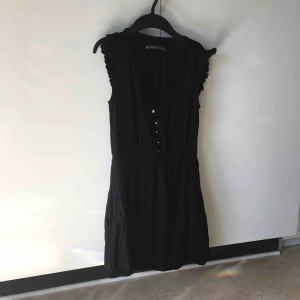  - Klänning från zara nytvättad str s 