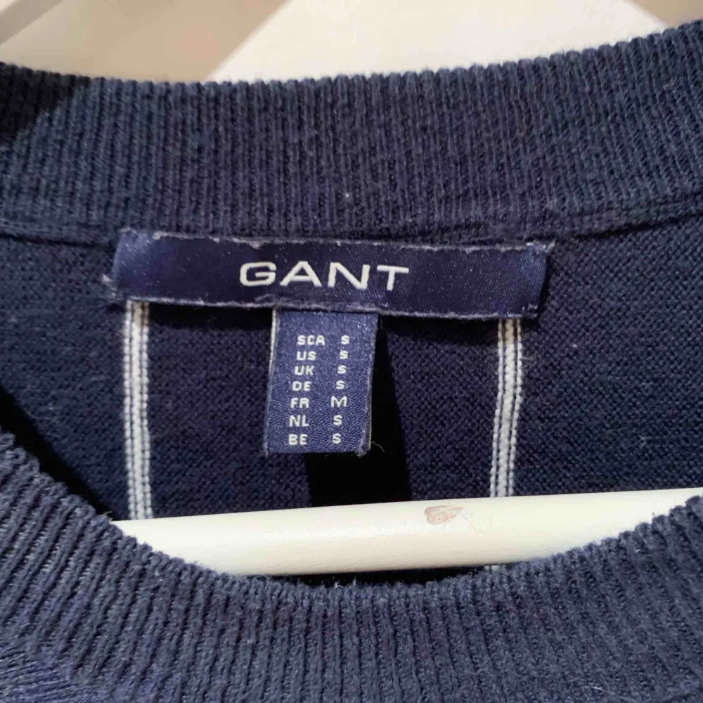 Gant basketsweatshirt. Jätteskönt material och sitter snyggt på! ❣️✨   Priset inkluderar ej frakt. . Tröjor & Koftor.