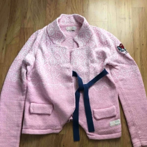  - ODD Molly kofta storlek 1