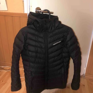  - Peak performance jacka i storlek S, Säljer för 550kr, priset kan diskuteras :) 