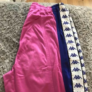  - Oanvända Vintage Kappa byxor från Humana med prislappen kvar. Storlek M, 150 kr.  Hämtas eller möts upp i Stockholm. Fraktas ej✨