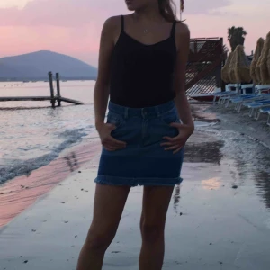  - Superfin jeanskjol från OVS i Italien strl S men mer som XS. Köparen står för frakt✨✨