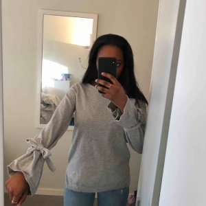  - Fin Tröja med knutarmar, storlek XS men passar även S. Frakt tillkommer!