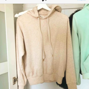  - Beige hoodie, kan inte fraktas!
