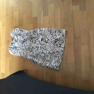  - Mycket fin fest klänning  Använd 1 gång  Kort modell