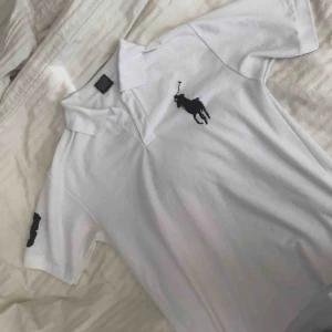  - Ralph lauren polo vit piké i storlek m. Äkta . Herrmodell  