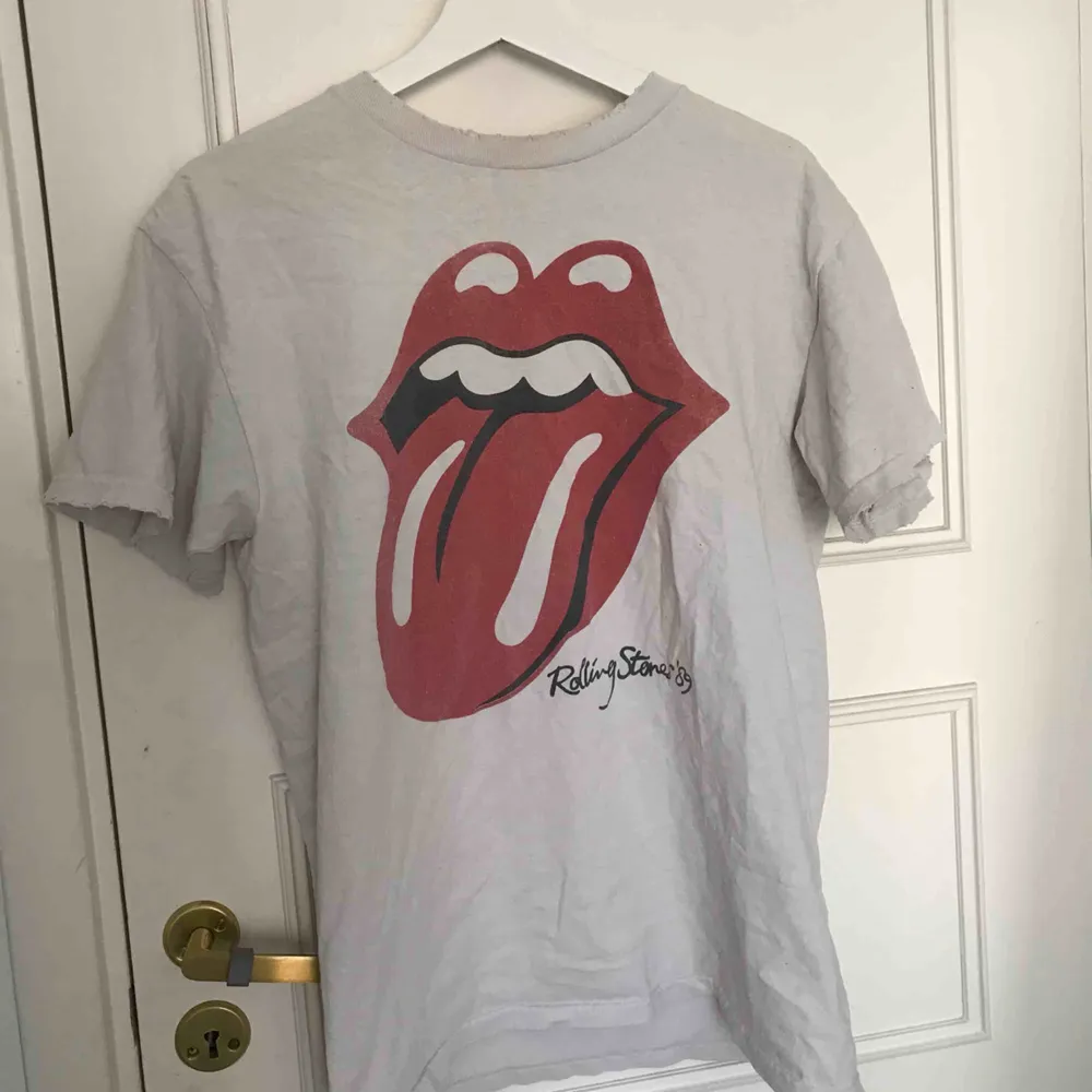 T-shirt från Brandy Melville med tryck av Rolling Stones Använd fåtal gånger. T-shirts.