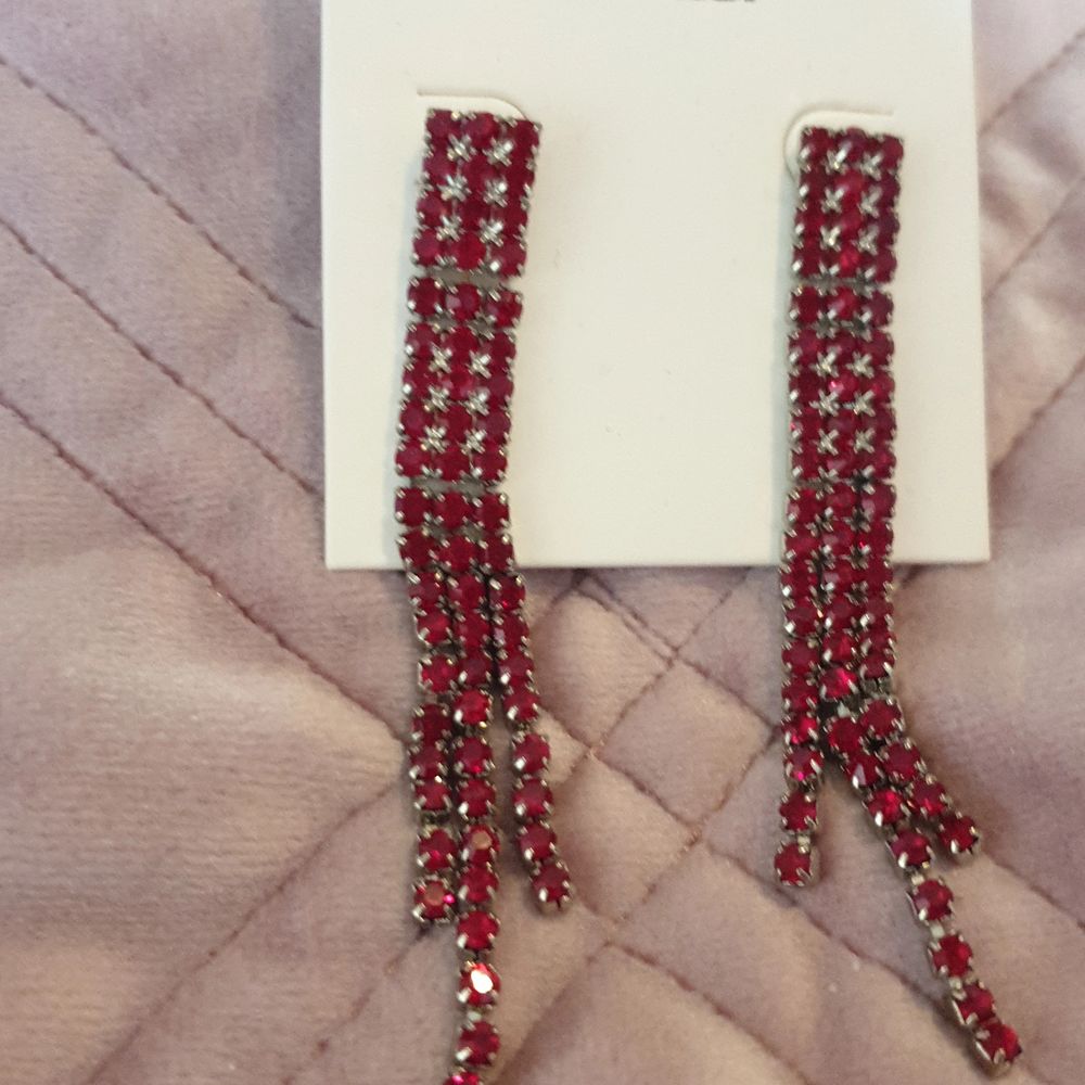 Strass örhängen från Glitter aldrig använda! Ordinarie pris 149 kr. Accessoarer.