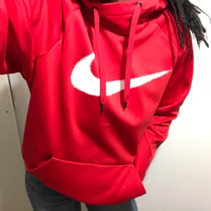 Hoodie! - As skön Dri-Fit Nike hoodie! Oversized på mig som är XS.