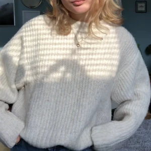 Stickad tröja från monki - säljer denna varma och mysiga tröjan från monki. kan mötas upp i växjö eller så står köparen för frakten.😇