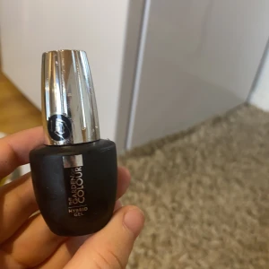 Hydrogel - En lila aktig hydro gel. Jag köpte begagnad men har inte använt den. 70%kvar  ungefär