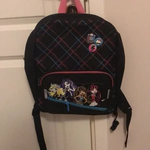 monster high väska - Säljer för 139 kr med gratis frakt!
