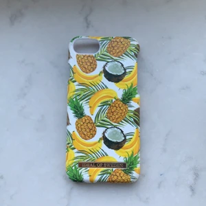 Ideal of Sweden skal - Säljer det här ideal of Sweden skalet i ganska bra skick. Har använts ett par gånger och har en spricka som ni kan se på bilden. Annars super fint och jag köpte det för 299 kr.