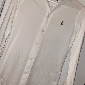 Ralph lauren polo skjorta - Polo skjorta använd fåtal gånger, passar inte längre.