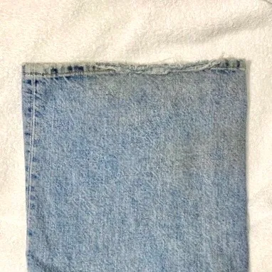 Finaste ace jeansen i wow blue! Obs slitna kanter (se bild 3) och jag har tagit bort den fula weekday läderlappen där bak! Färgen är mest lik bild nr 2 i verkligheten. Bild 1 och 2 är lånade. Jeans & Byxor.