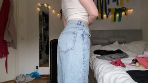 Skitsnygga jeans - Sååå snygga jeans från BikBok. Säljer då de tyvärr blivit förstora. Fint skick. Storlek L. Köpare betalar frakt!