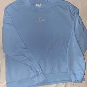 monki babyblå troja - worn only a couple of times, oversized sweater paid 200kr new