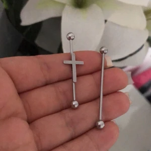 Industrial piercing ❤️ - 2 stycken industral piercingar 1 st 30kr 2 st 50kr❤️ hör av er för mer infromation,bilder eller vid intresse🥰