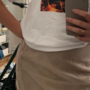 Otrolig kjol som tyvärr är för stor för maj - Så fin!! Köpt second hand!! Men för stor 😩