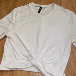 Tröja croppad  - Använd 1 kväll, köpt på hm 