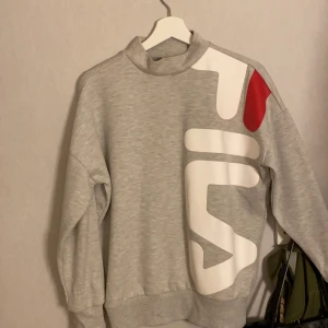 Oversize fila tröja - Filatröja med halv polo. stor i storleken, skulle säga s/m