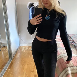 Supersnygg tröja från Adika - Sjukt snygg långärmad från Adika. Knappast använd. Storlek S. 100kr eller högsta bud 😊