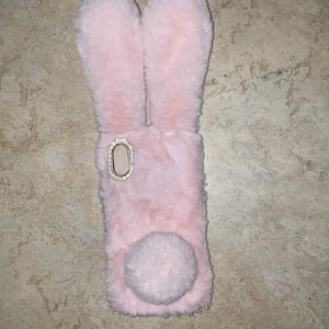 IPhone X  - Säljer mitt kanin skal nu eftersom jag bytt mobil den är för iPhone X har inte använt många gånger jag tar 100kr eftersom de var så mycket jag köpte den för skriv till mig för mer info. 