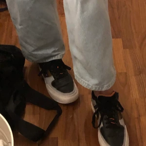 Sjukt snygga air force 1 type N.354 - Inte alls slitna, inköpta för ca 2200, storlek 39. Nike air force 1 type N.354