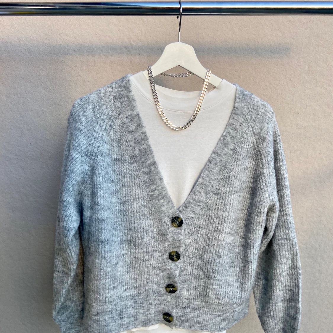 Grå stickad kofta - 90