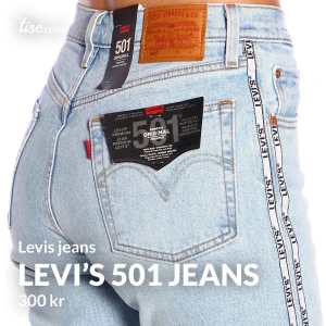 Levis jeans 501 - Jag säljer mina knappt använda jeans i mycket gott skick. De är i storlek w25 L30. Dessa sitter bra på mig i längden som är ca 170 lång.  Jag säljer dem för 500kr utan bud. Eller buda på dem med ett pris över 300kr. 